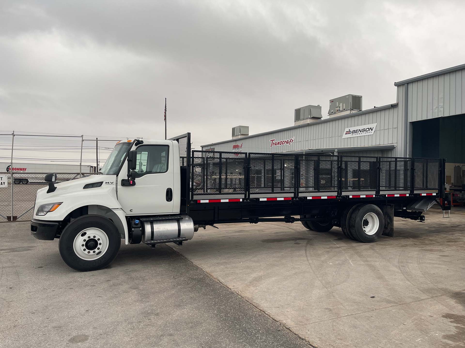 26' Flat Bed w/Fold Down Sides